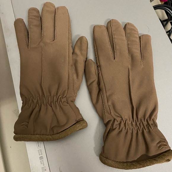 Isotoner woman's soft & stretchy gloves with suede palms, Sz. 7-7 1/2  (says OS) - Picture 2 of 5